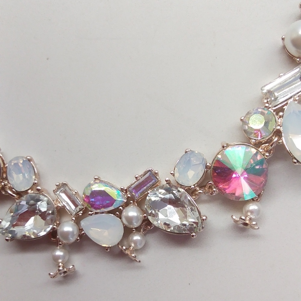 Betsey Johnson New White Necklace - Picture 2 of 3